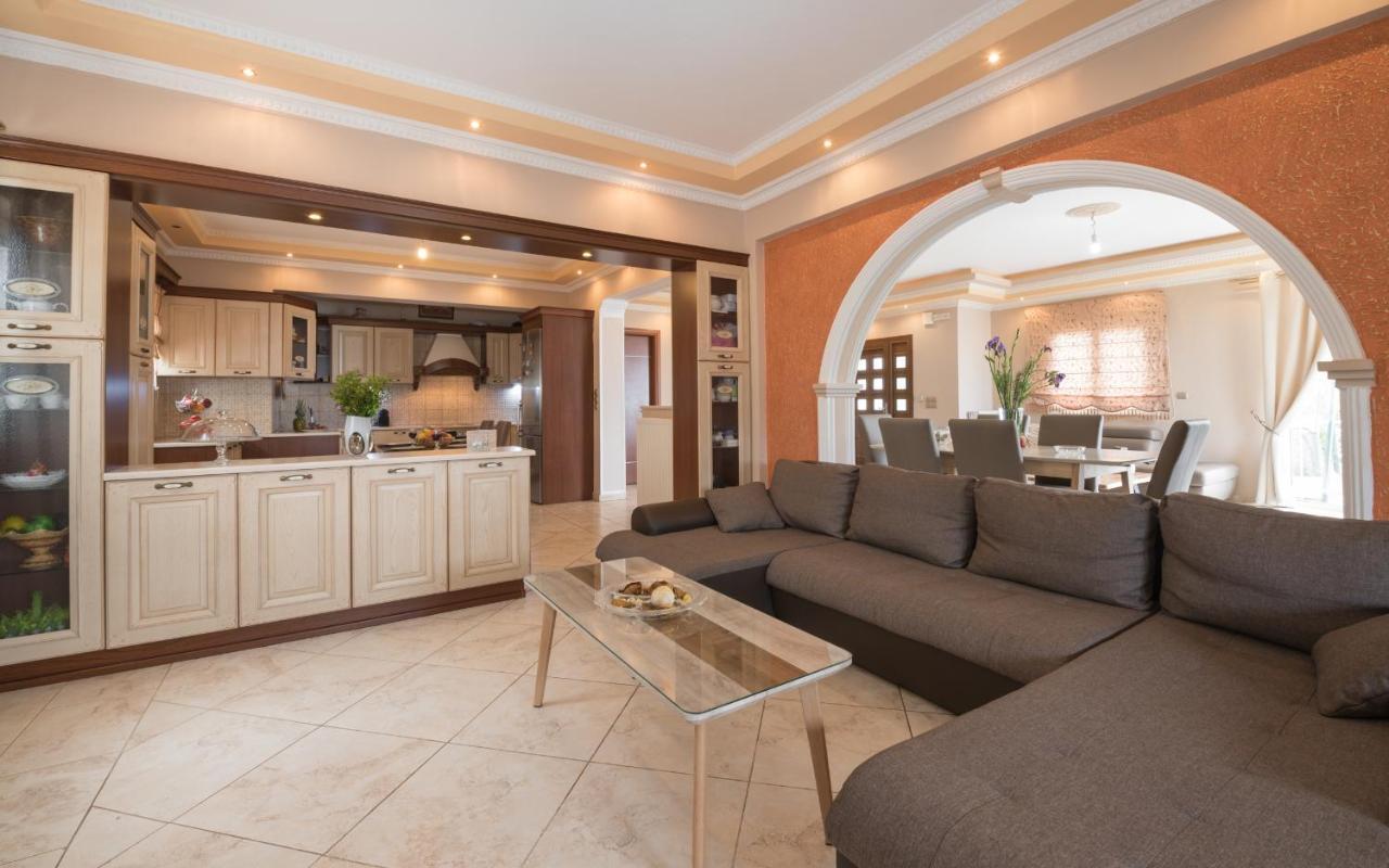 Apartament Vicky Argassi